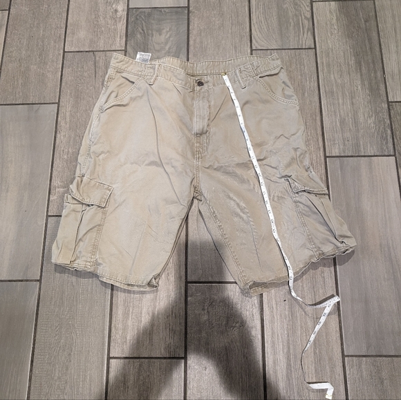 Levi's khaki shorts - Picture 3 of 3